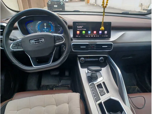 Car image 16