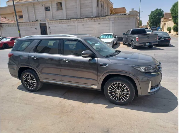 Car image 4