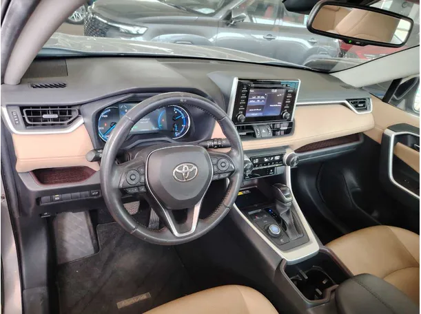 Car image 16
