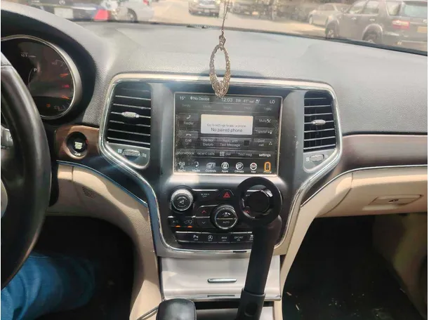 Car image 26