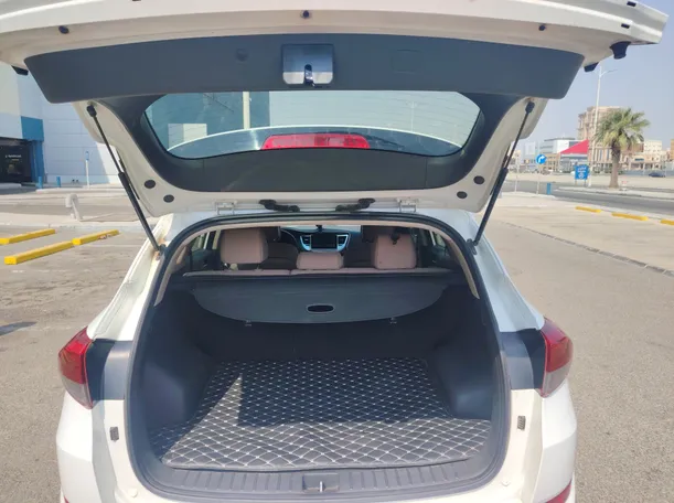 Car image 25