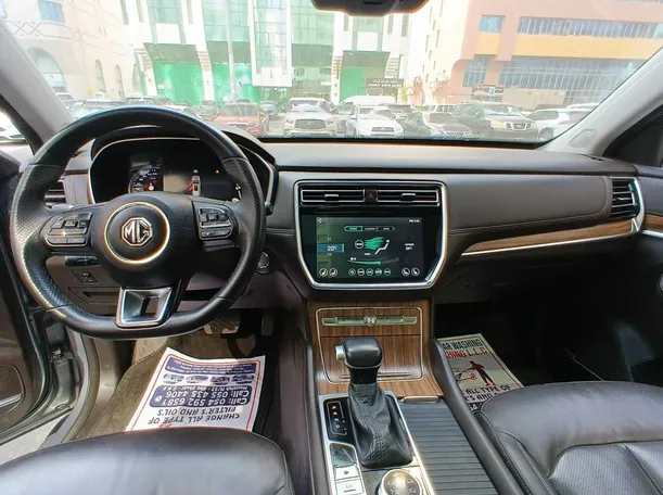 Car image 15