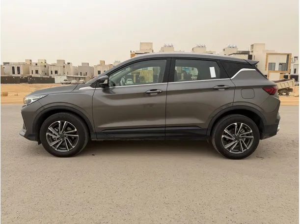 Car image 8