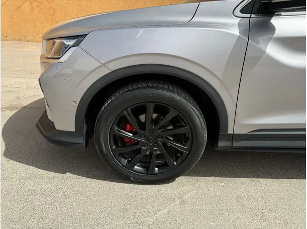 Car image 9