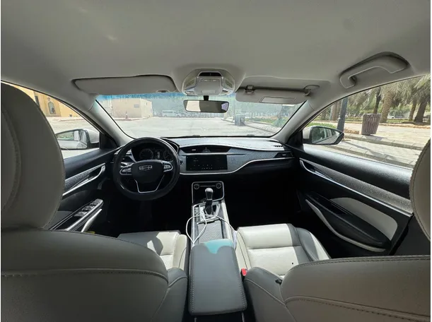 Car image 14