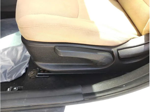 Car image 35