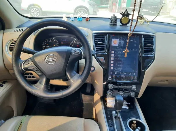 Car image 17