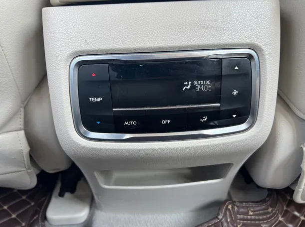 Car image 25