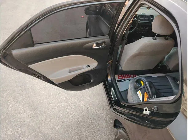 Car image 18