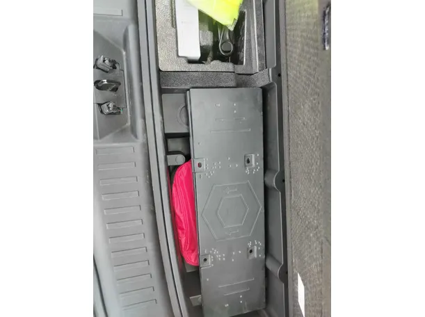 Car image 38