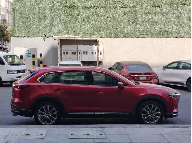 Car image 4