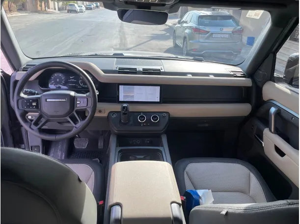 Car image 15