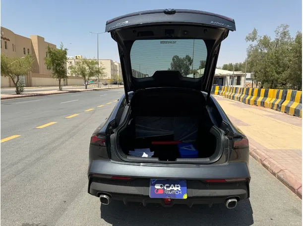 Car image 20