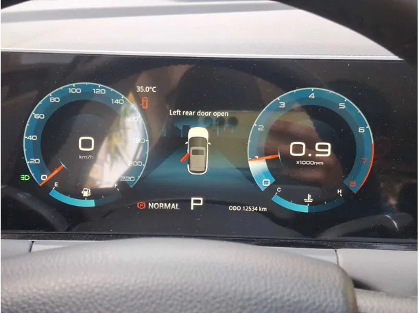 Car image 18