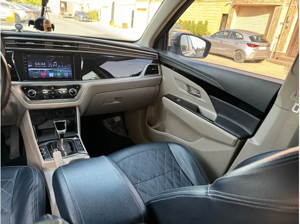 Car image 17