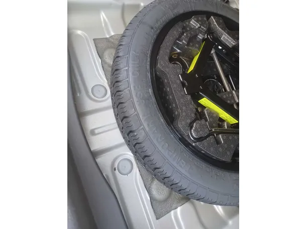 Car image 24