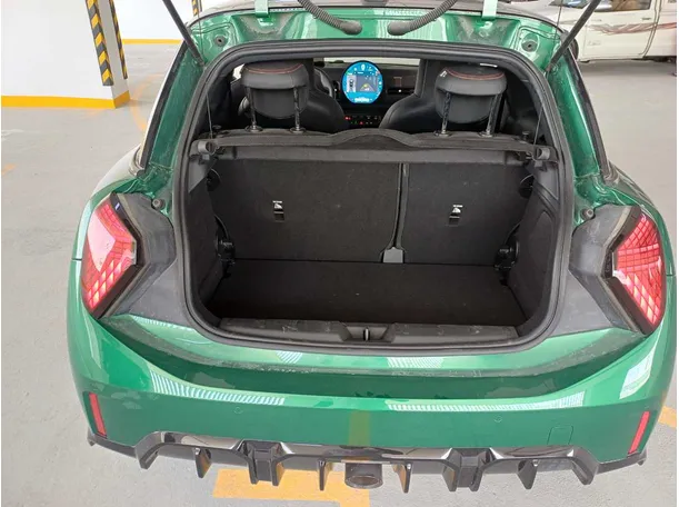 Car image 20