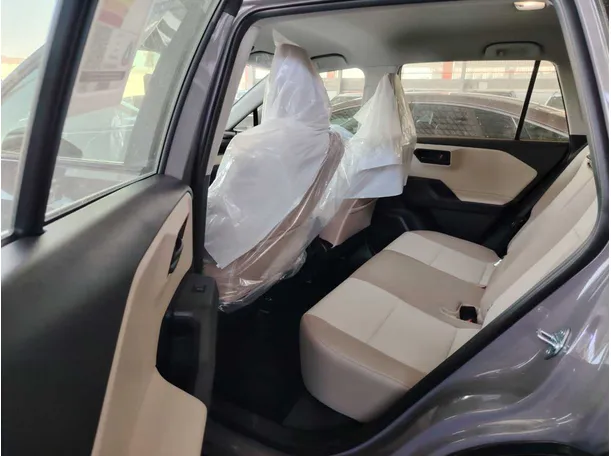 Car image 17