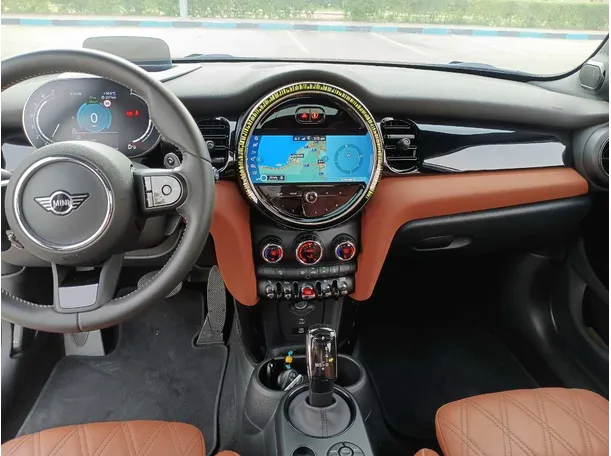 Car image 15