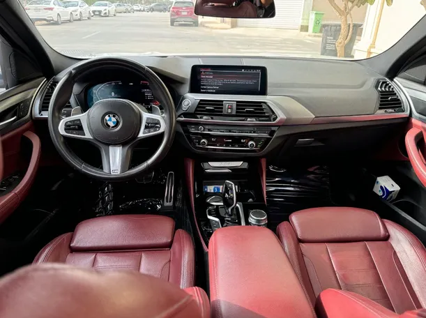 Car image 14