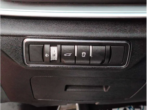 Car image 32