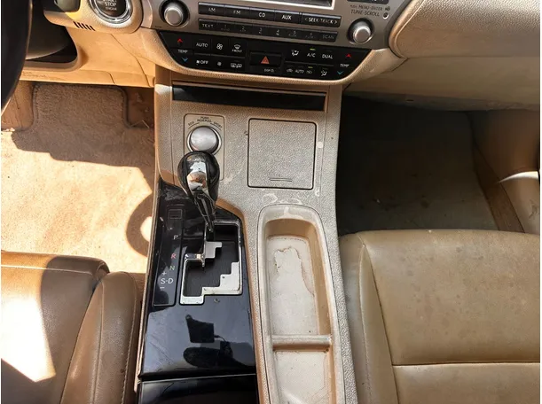 Car image 17