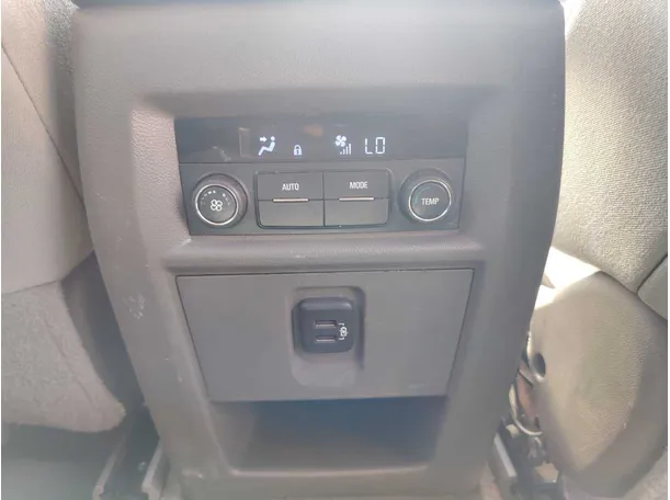 Car image 29