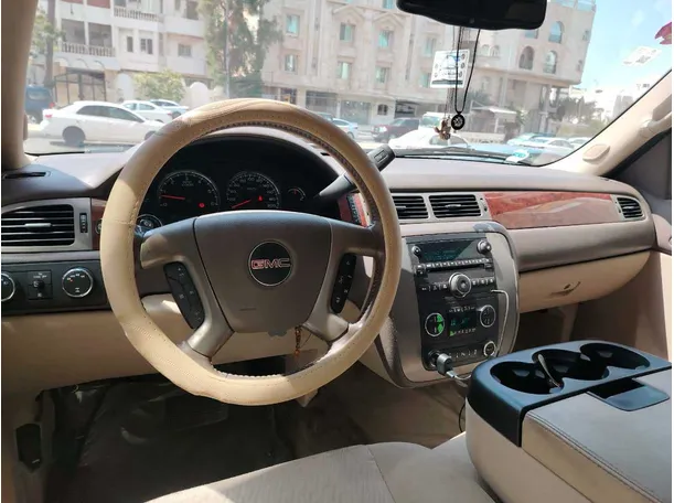 Car image 25