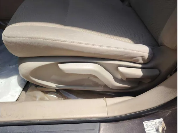 Car image 35