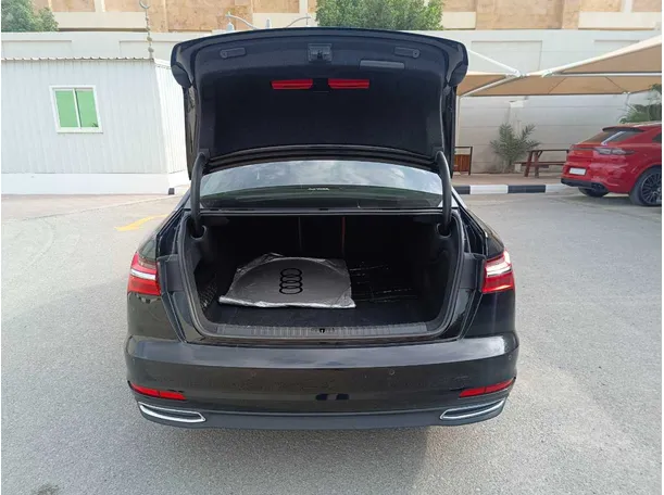 Car image 27