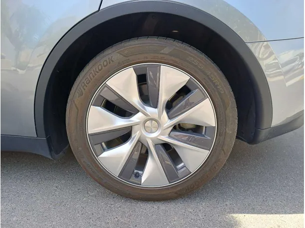 Car image 9