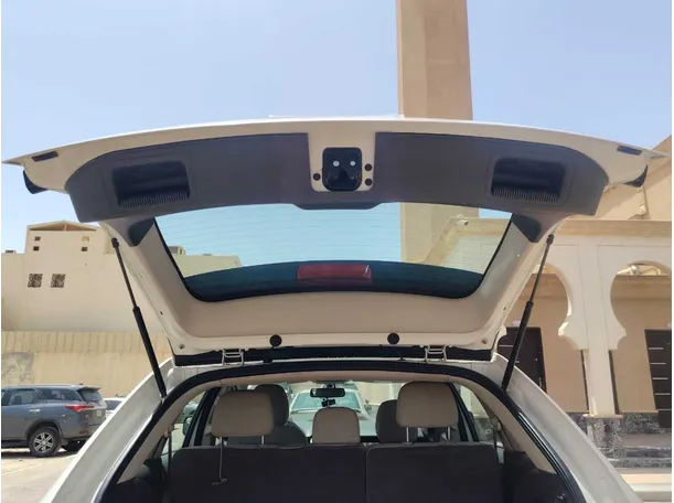 Car image 23