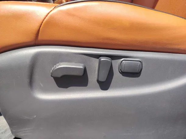 Car image 30