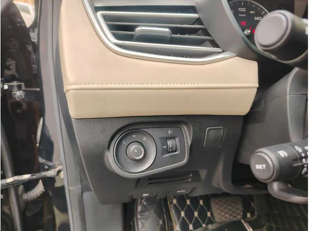 Car image 35