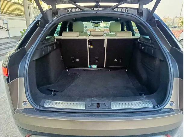 Car image 28