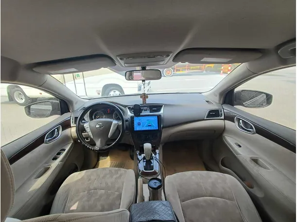 Car image 14