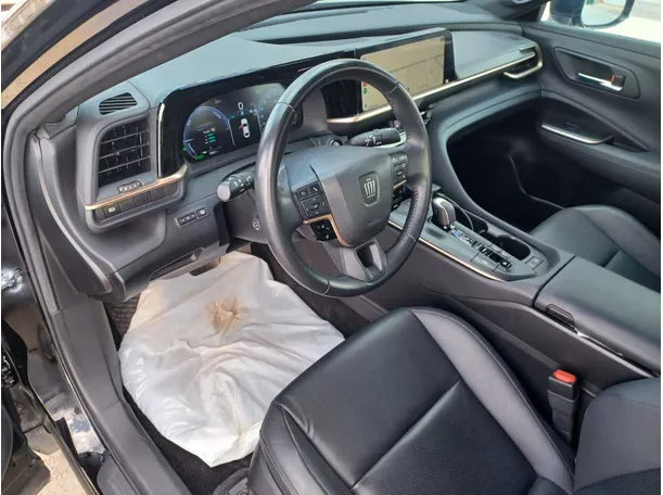 Car image 12