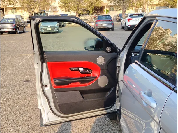 Car image 11