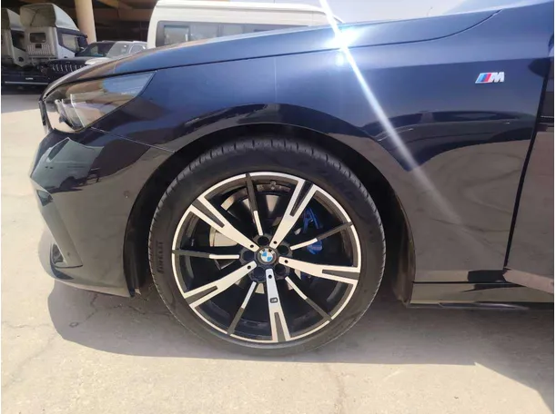 Car image 9