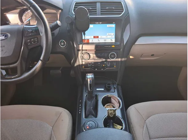 Car image 16