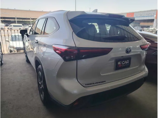 Car image 7
