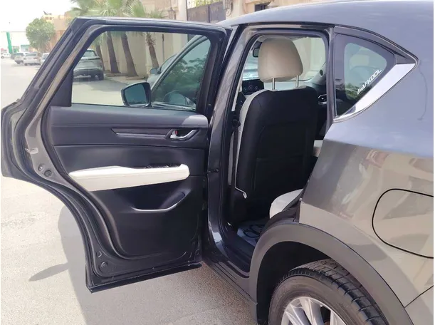 Car image 15