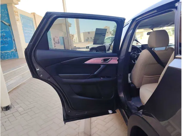 Car image 15
