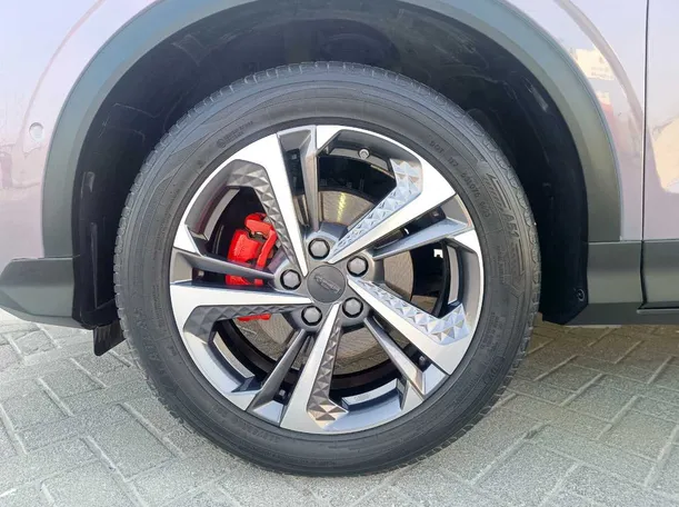 Car image 10