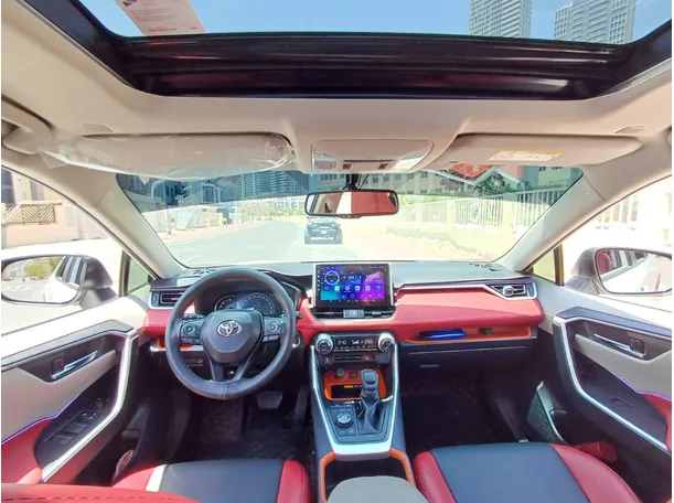 Car image 14