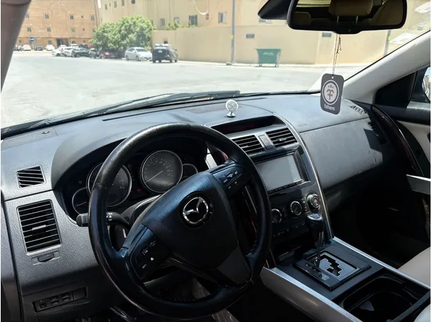 Car image 11