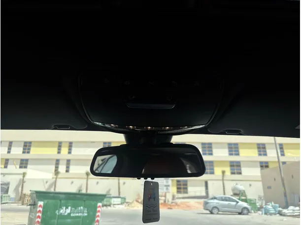 Car image 19