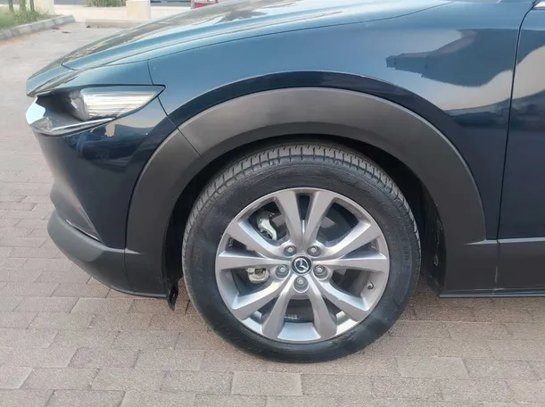 Car image 9