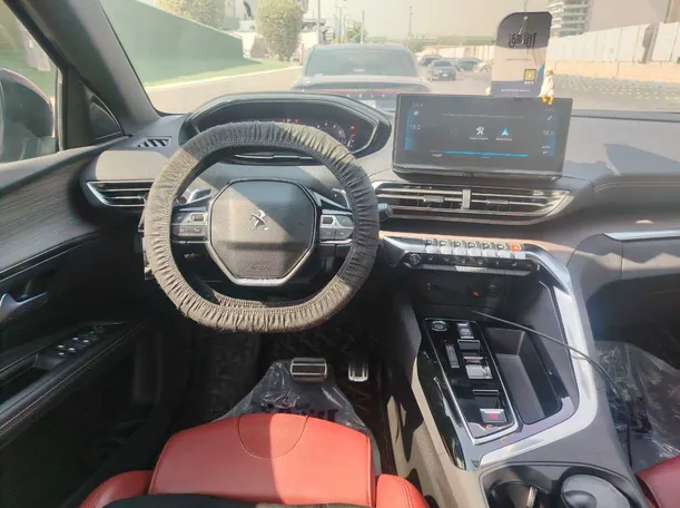 Car image 19