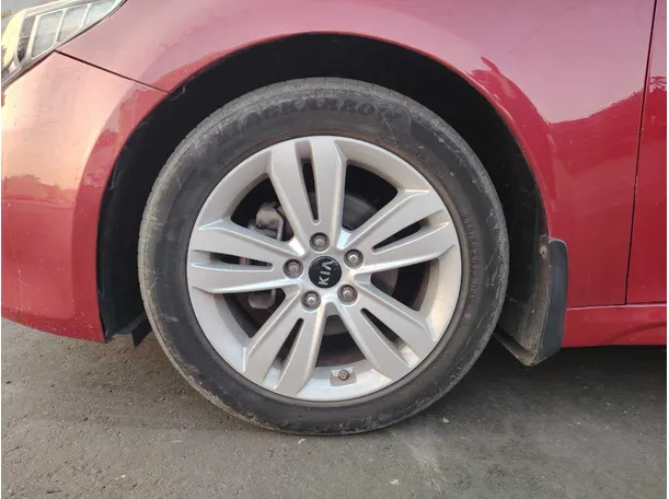 Car image 9